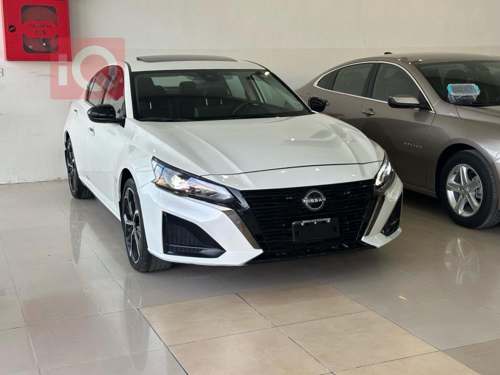 نيسان ألتيما